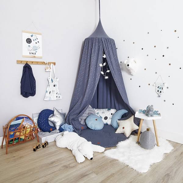 Grey Bed Canopy and Floor Mat H222