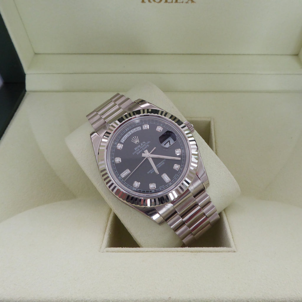 Silver Diamond Scale 41mm Watch D558
