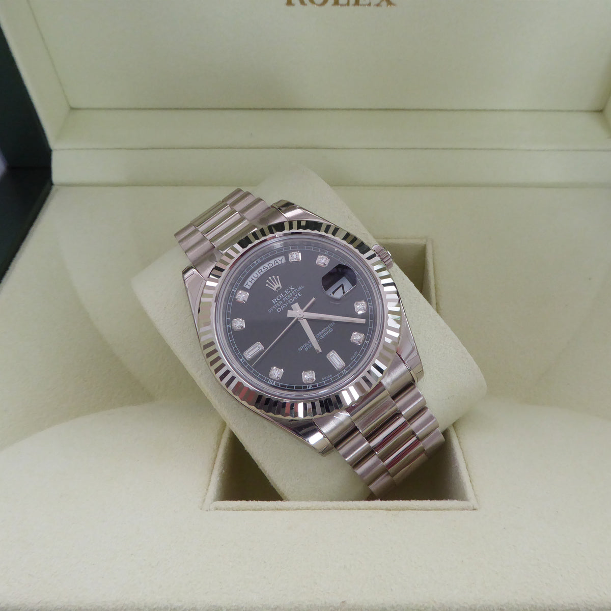 Silver Diamond Scale 41mm Watch D558
