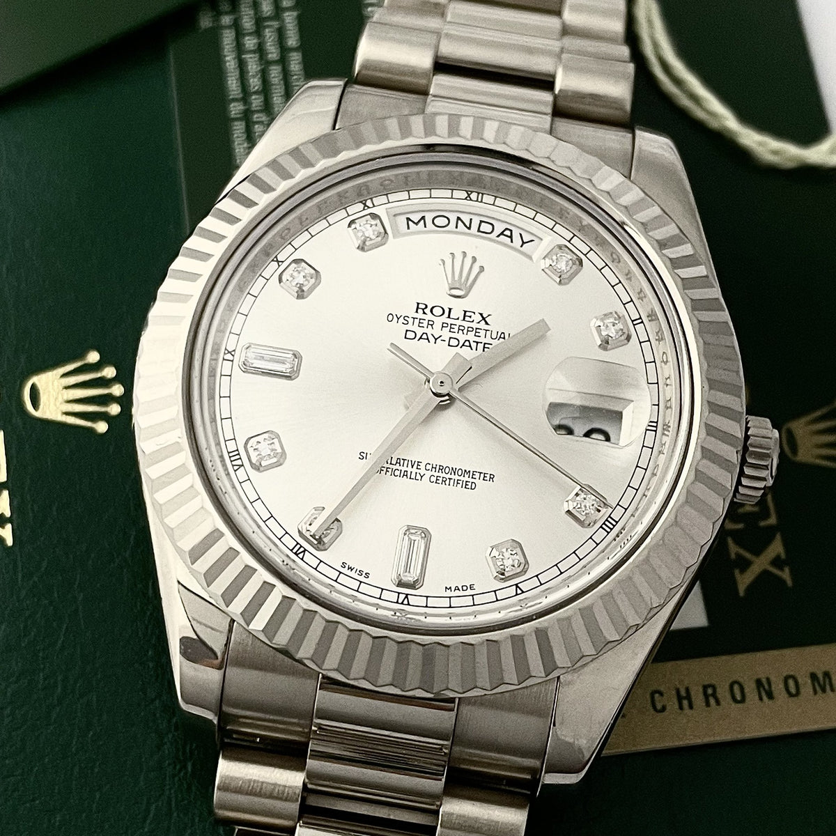 Silver Diamond Scale 41mm Watch D558