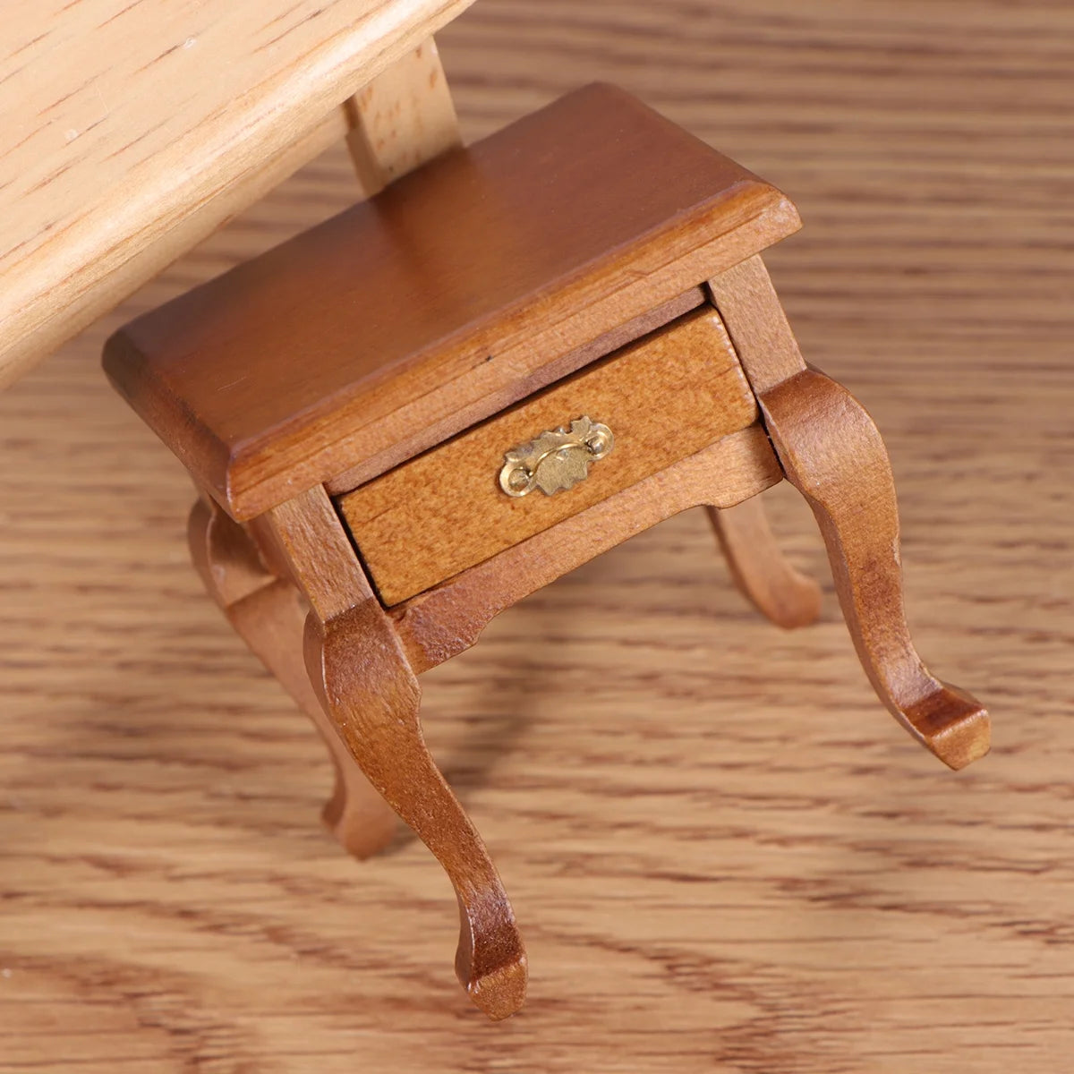 1:12 Walnut Colo Miniature Bedside Table Toy N199277