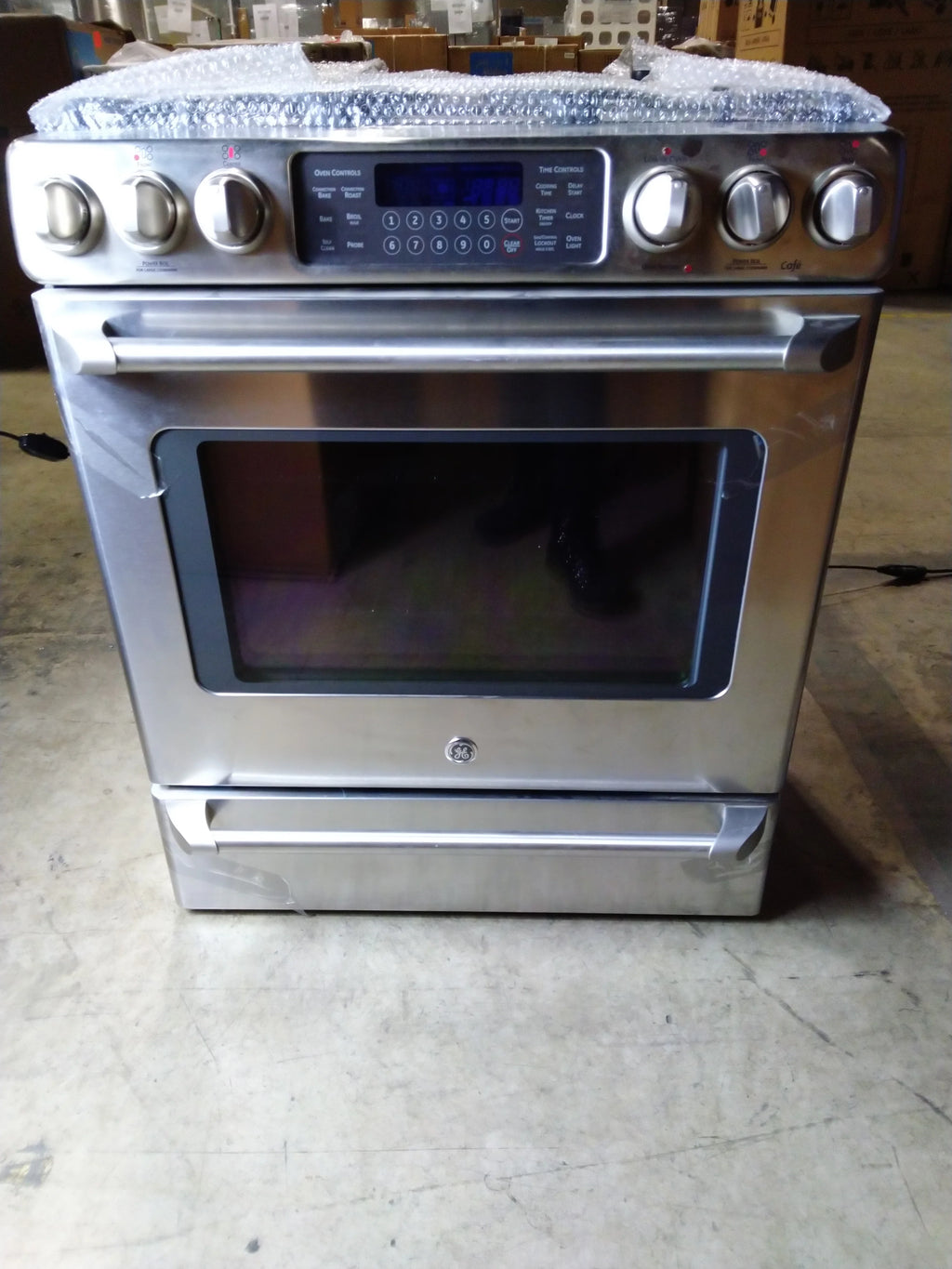 Slide-In Front Control Dual-Fuel Range with Baking Drawer Z977387
