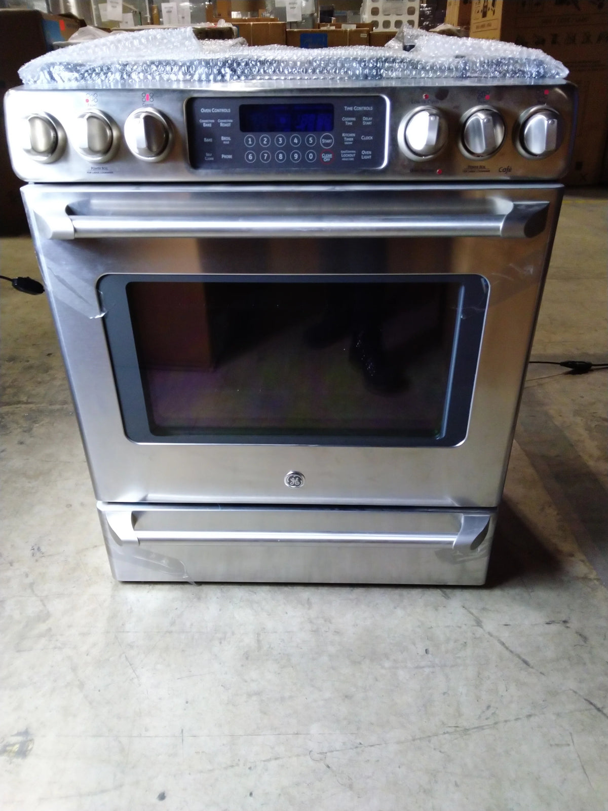 Slide-In Front Control Dual-Fuel Range with Baking Drawer Z977387
