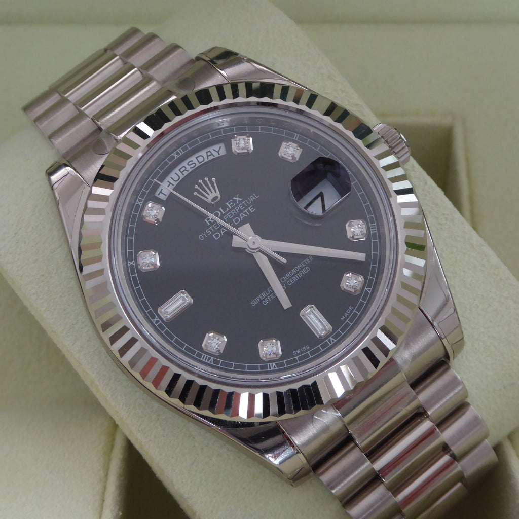 Silver Diamond Scale 41mm Watch D558