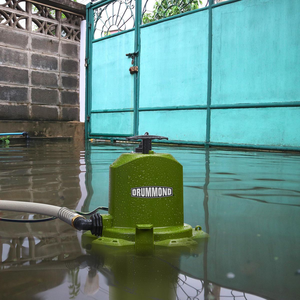 1/8 HP Multidirectional Submersible Utility Pump Z638