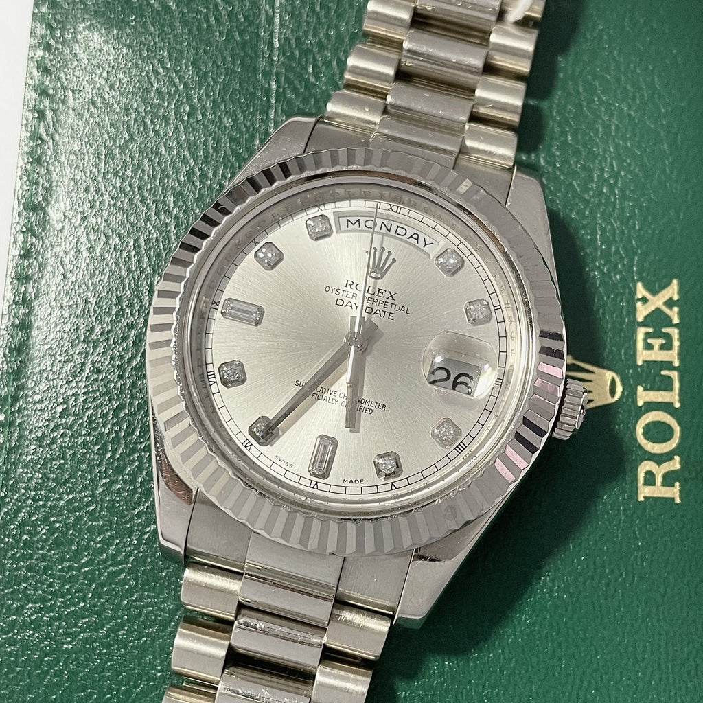 Silver Diamond Scale 41mm Watch D558