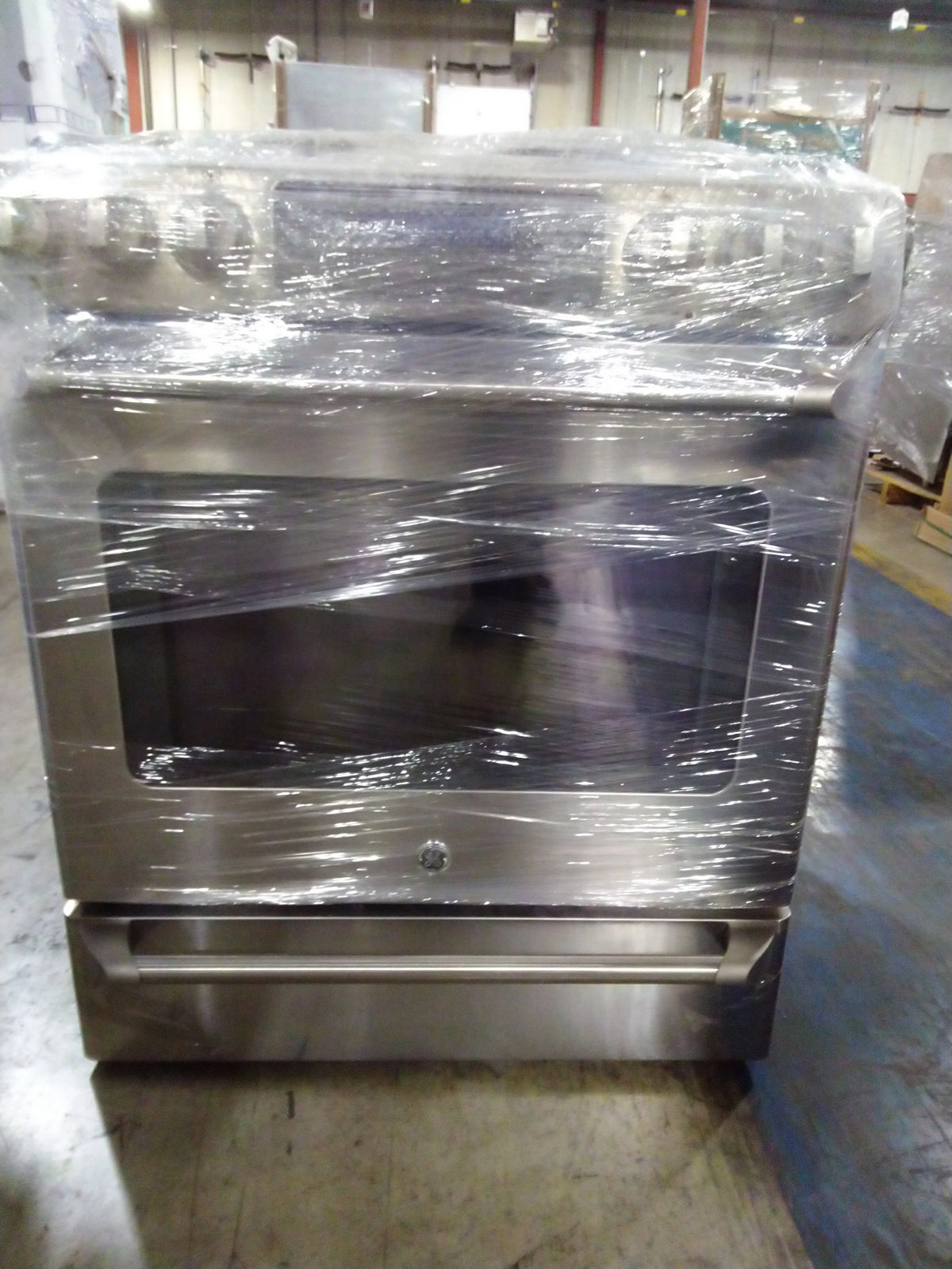 Slide-In Front Control Dual-Fuel Range with Baking Drawer Z977387